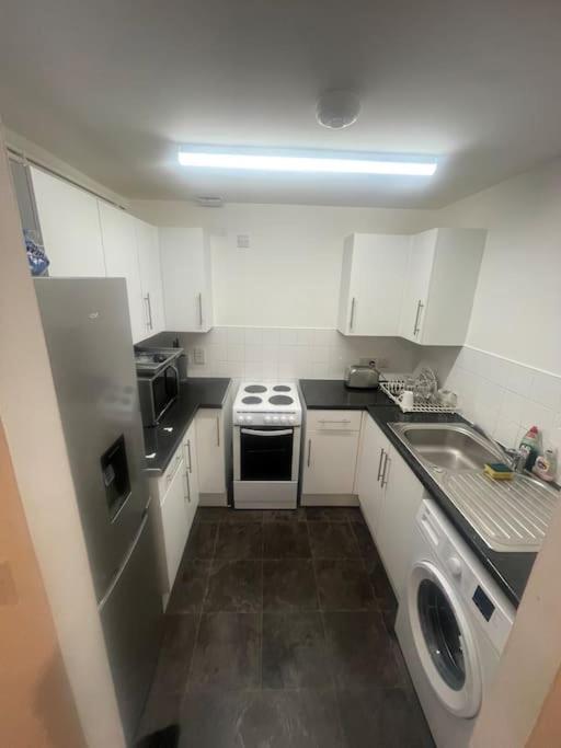 Lovely Spacious Entire 1 Bedroom Apartment - New Management London Luaran gambar
