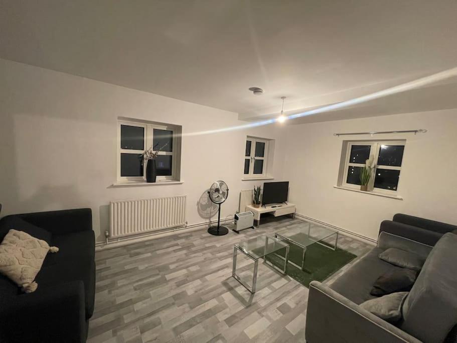 Lovely Spacious Entire 1 Bedroom Apartment - New Management London Luaran gambar