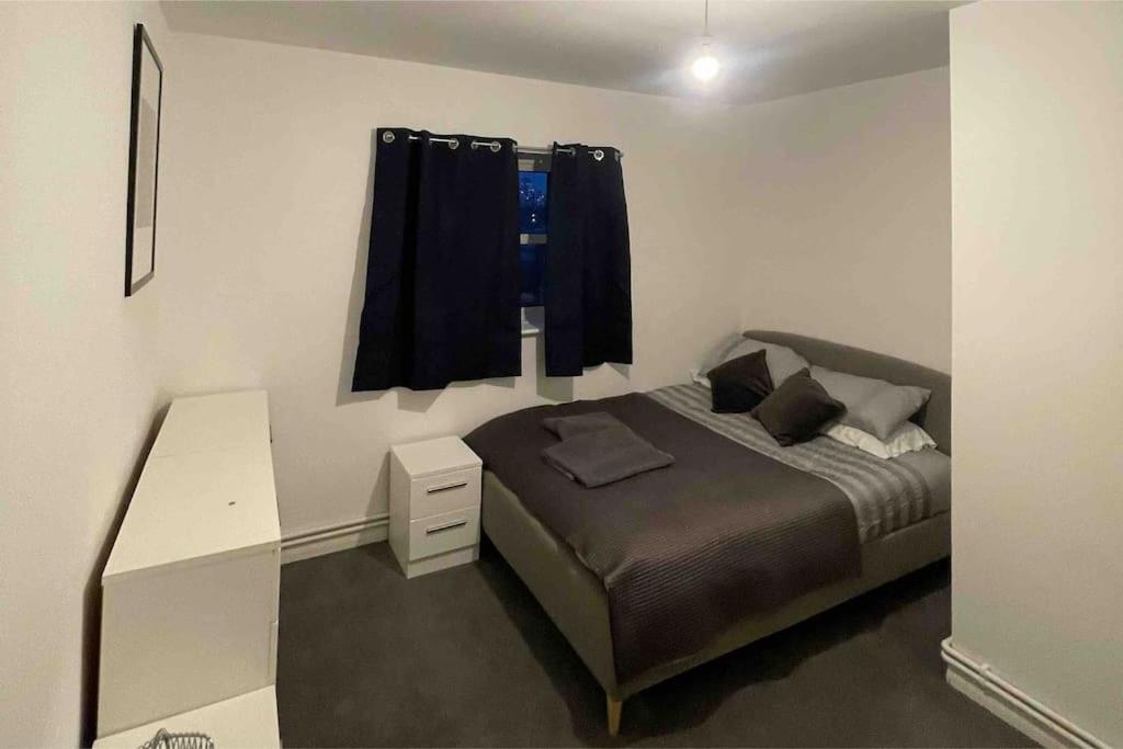 Lovely Spacious Entire 1 Bedroom Apartment - New Management London Luaran gambar